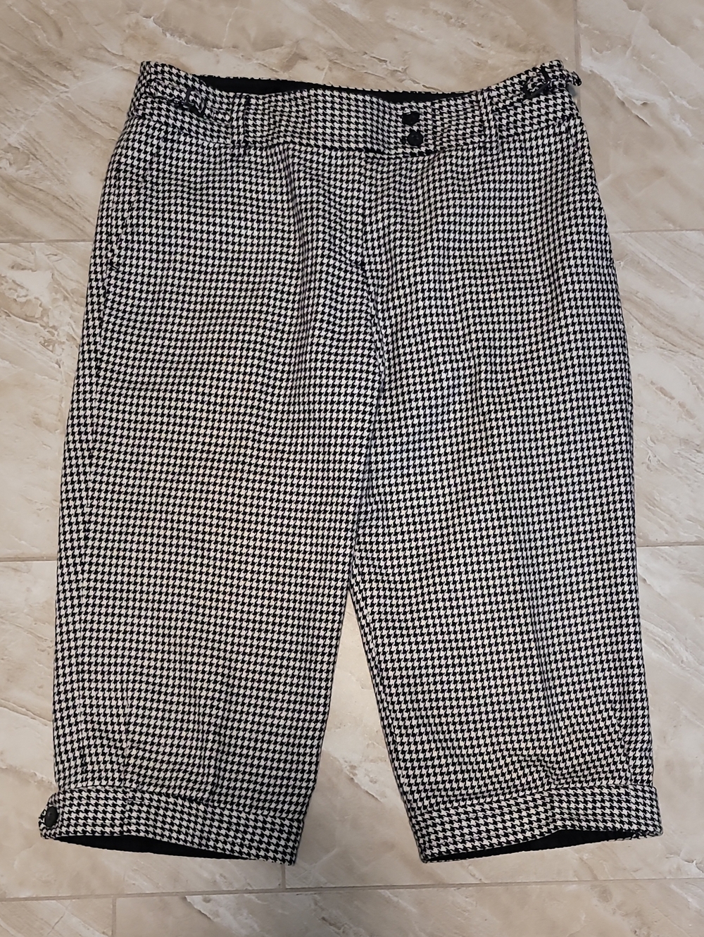 LOFT Black & White Houndstooth Capris